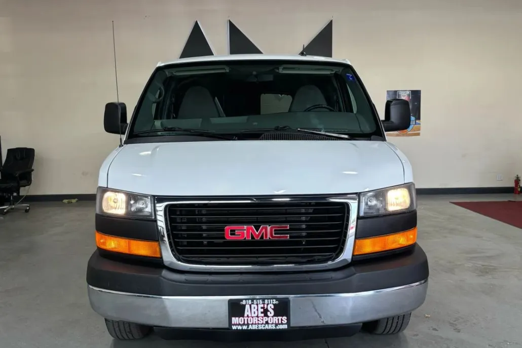2012 Gmc Savana 2500 Passenger LT photo 1