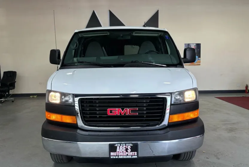 2012 Gmc Savana 2500 Passenger LT photo 1