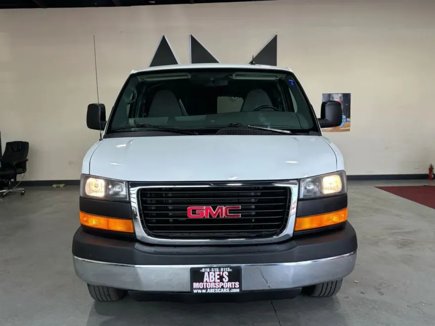 2012 Gmc Savana 2500 Passenger LT photo 1