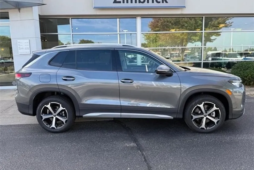 2025 Volkswagen Tiguan SE photo 1