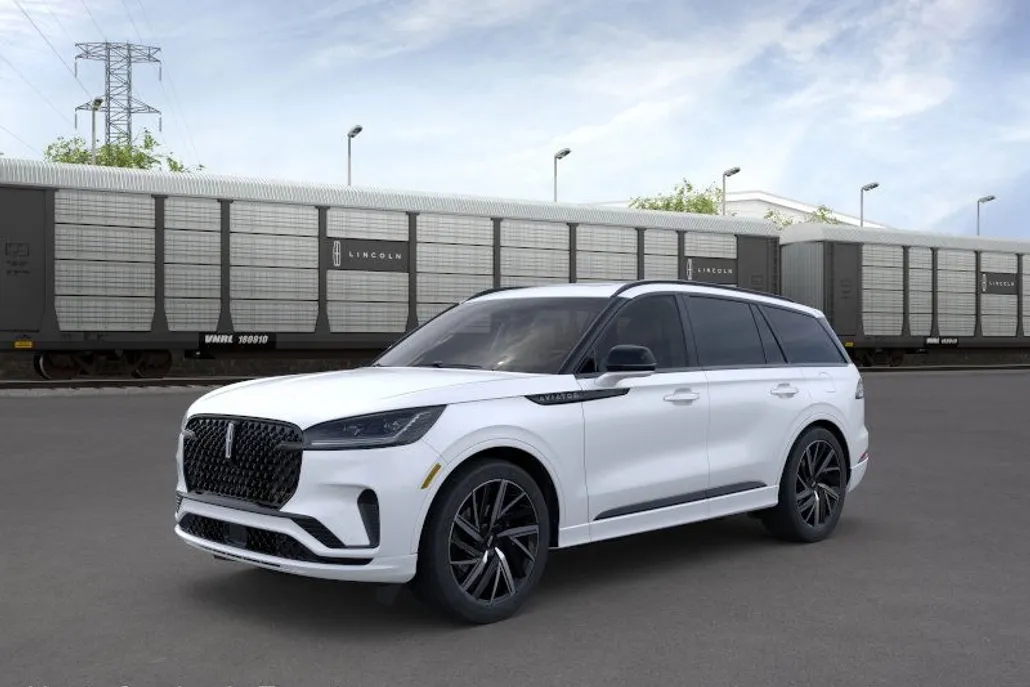 2025 Lincoln Aviator Black Label photo 1