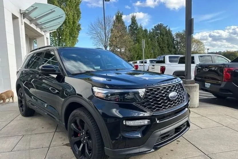 2022 Ford Explorer ST photo 1