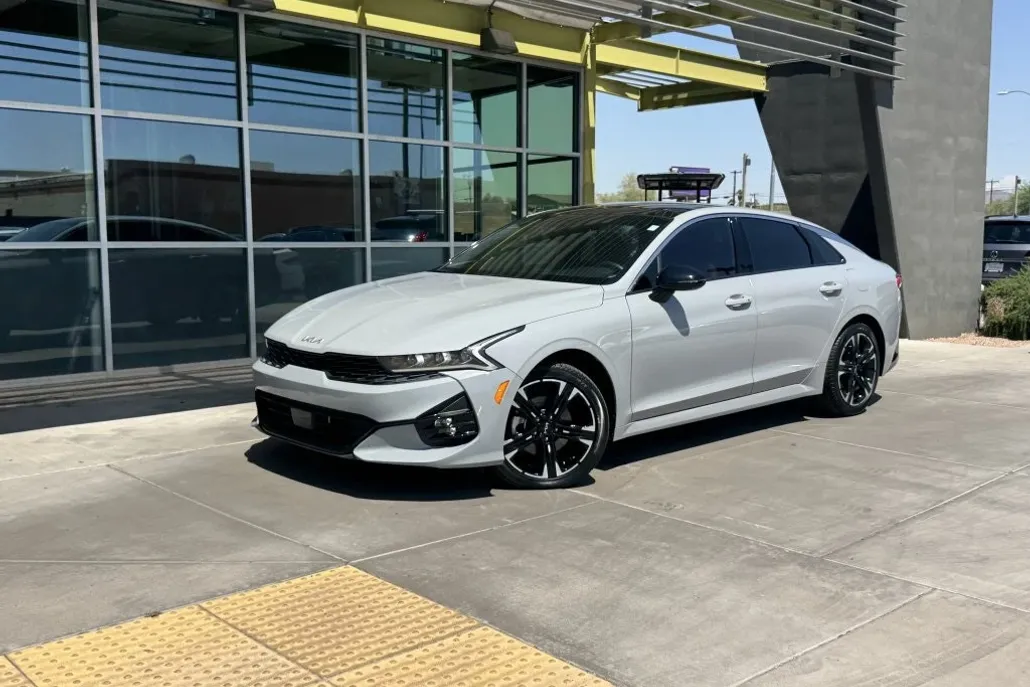 2024 Kia K5 GT-Line photo 1