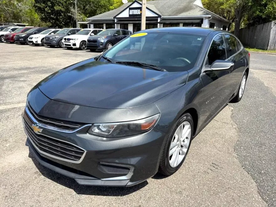 2017 Chevrolet Malibu 1LT photo 1