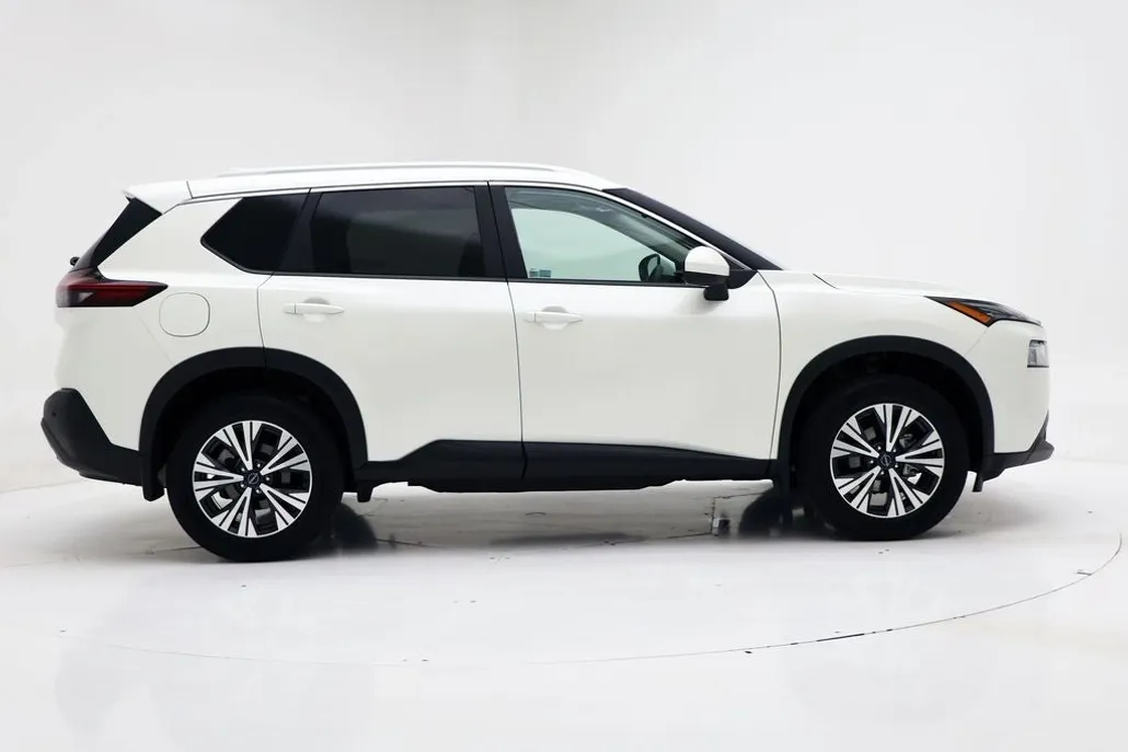 2023 Nissan Rogue SV photo 1