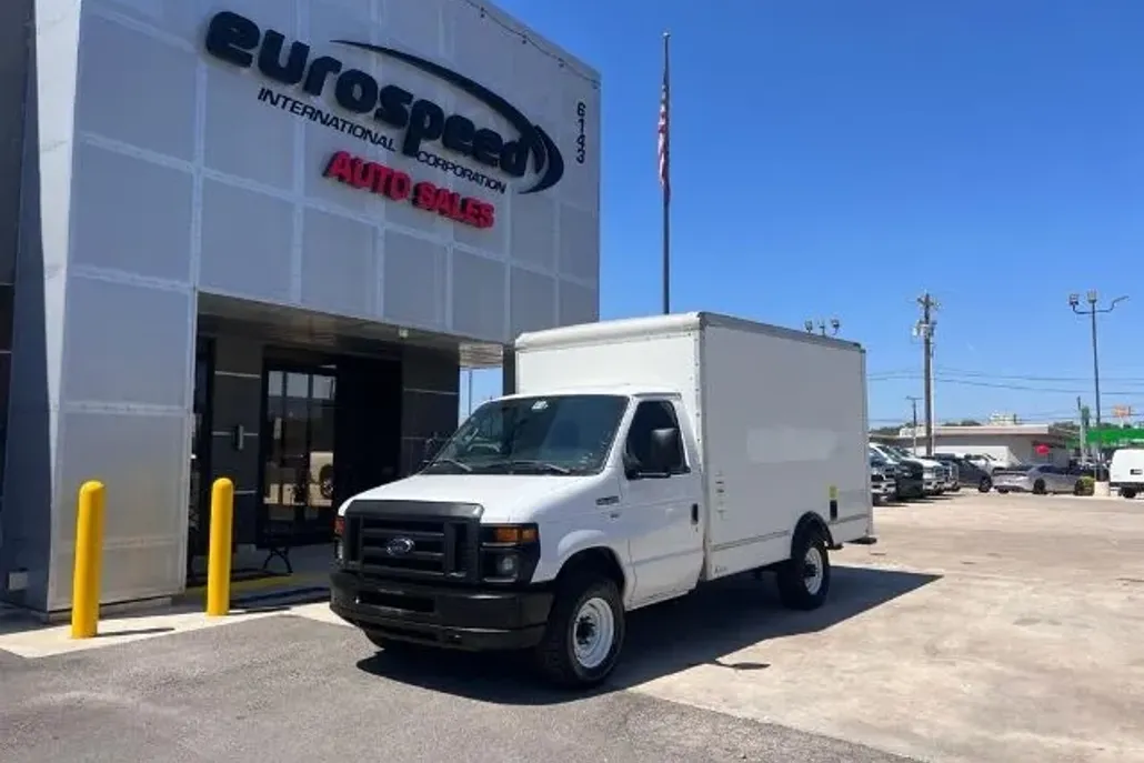 2014 Ford E-350 photo 1