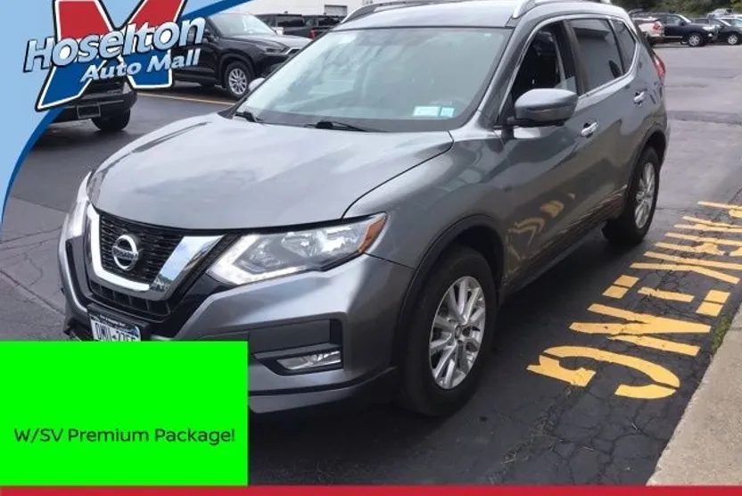 2017 Nissan Rogue SV photo 1