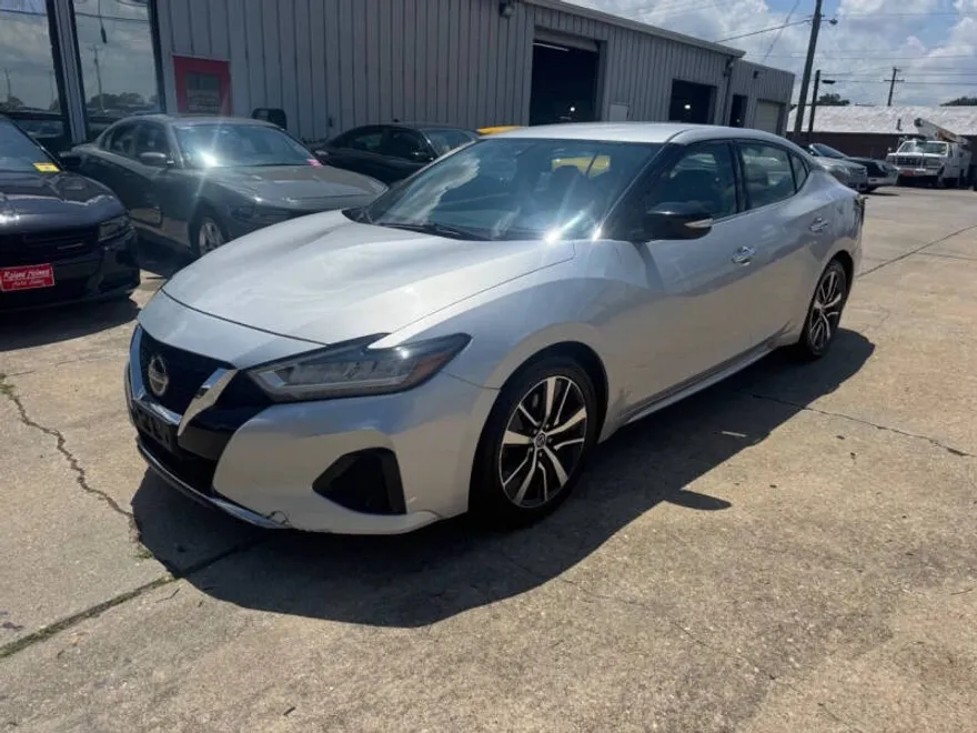 2019 Nissan Maxima SV photo 1