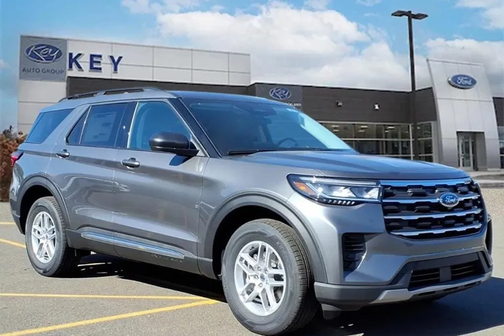 2025 Ford Explorer photo 1