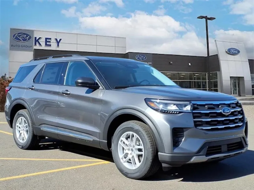 2025 Ford Explorer photo 1