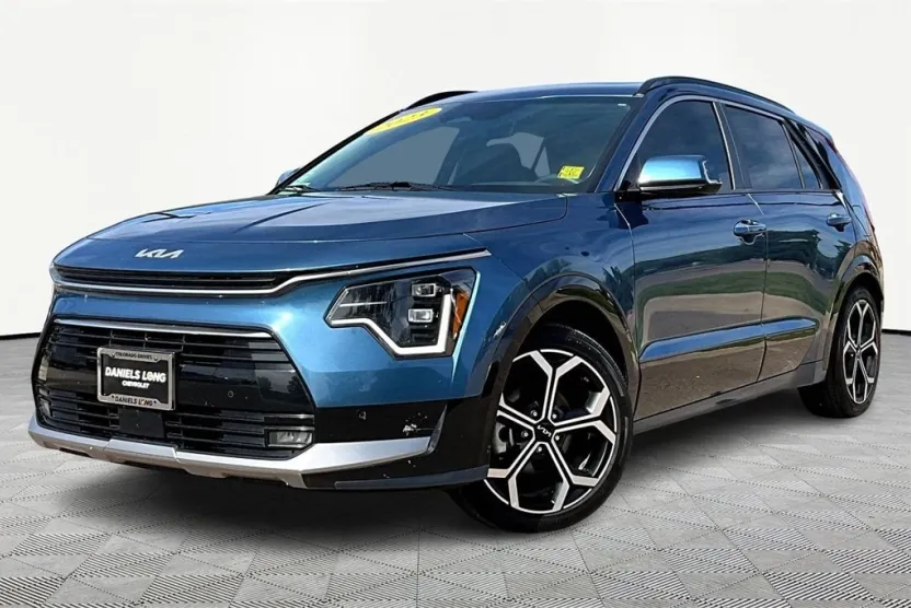 2023 Kia Niro SX Touring photo 1