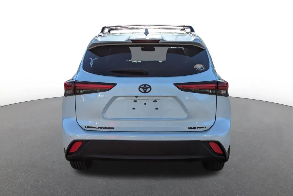 2022 Toyota Highlander XLE photo 1