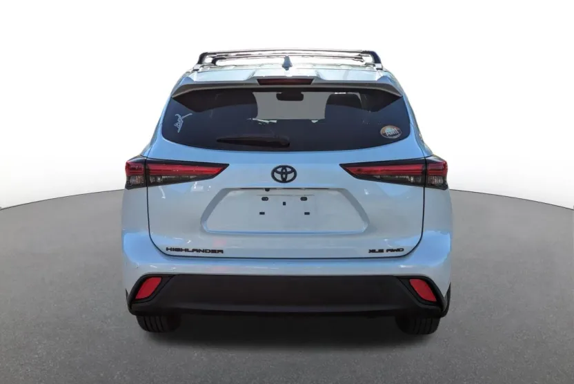 2022 Toyota Highlander XLE photo 1