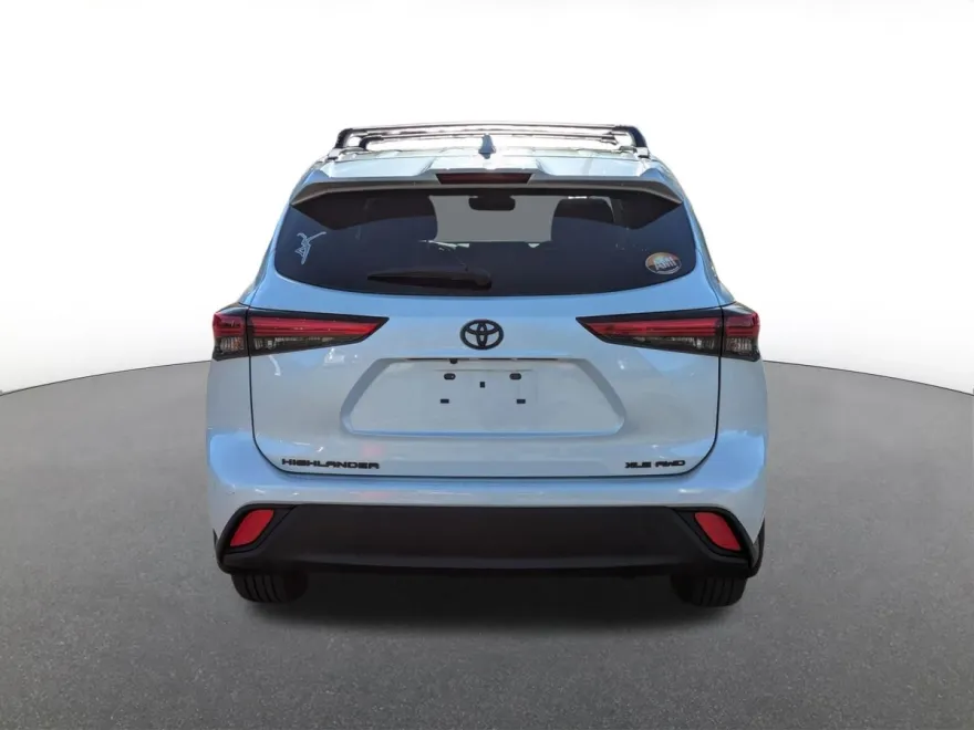 2022 Toyota Highlander XLE photo 1