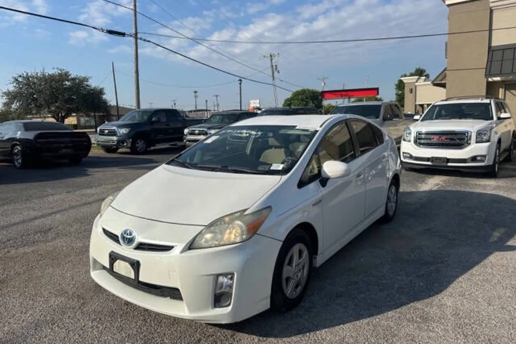 2010 Toyota Prius Three photo 1