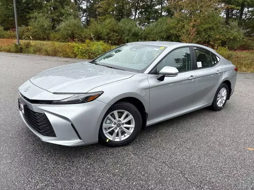 2026 Toyota Camry LE photo 1