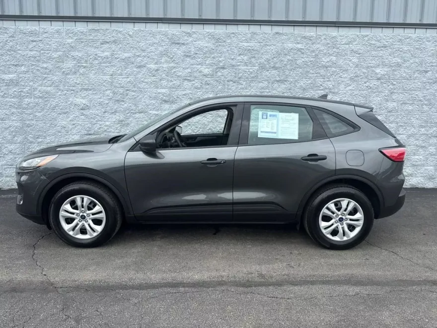 2020 Ford Escape S photo 1