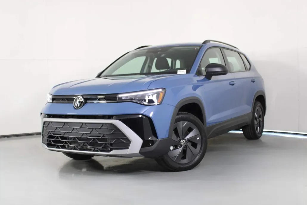 2025 Volkswagen Taos S photo 1
