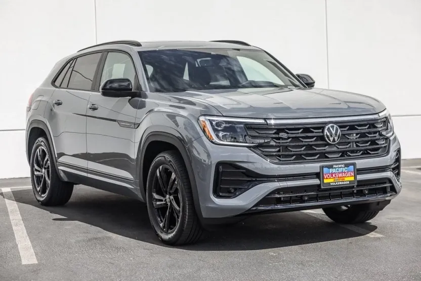 2026 Volkswagen Atlas Cross Sport SEL R-Line photo 1