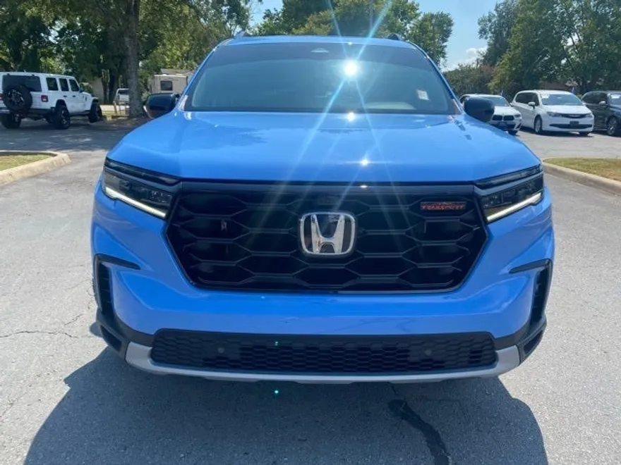 2025 Honda Pilot TrailSport photo 1