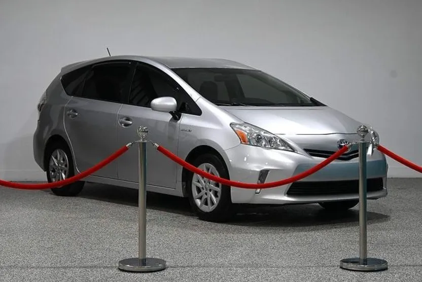 2013 Toyota Prius V Three photo 1