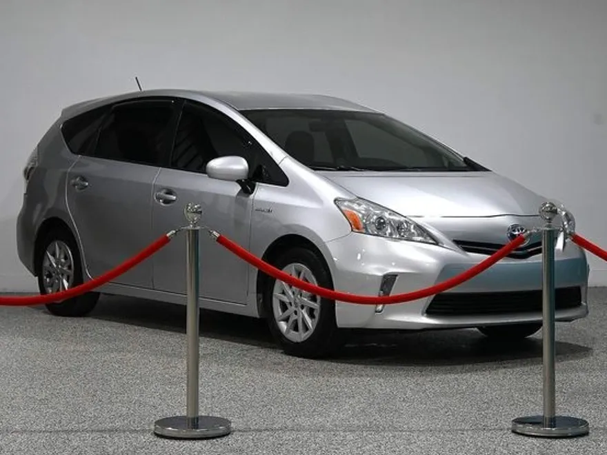 2013 Toyota Prius V Three photo 1