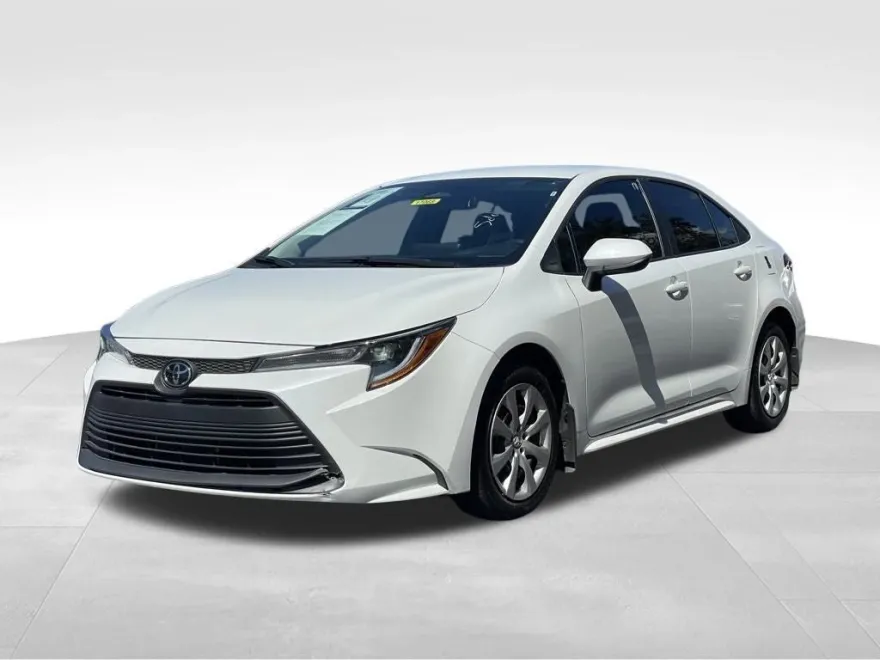 2025 Toyota Corolla LE photo 1