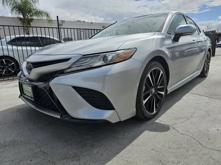 2019 Toyota Camry XSE photo 1