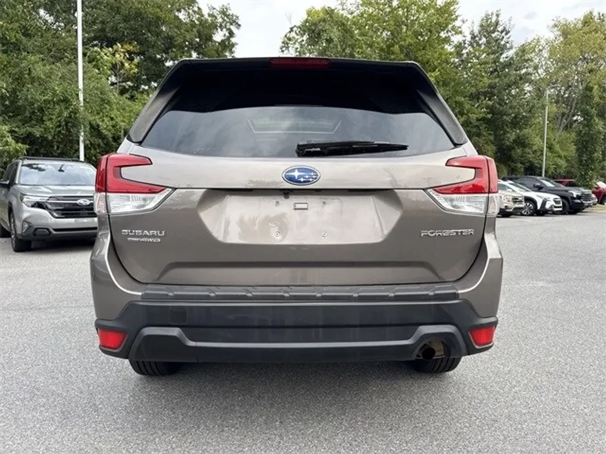 2022 Subaru Forester Premium photo 1