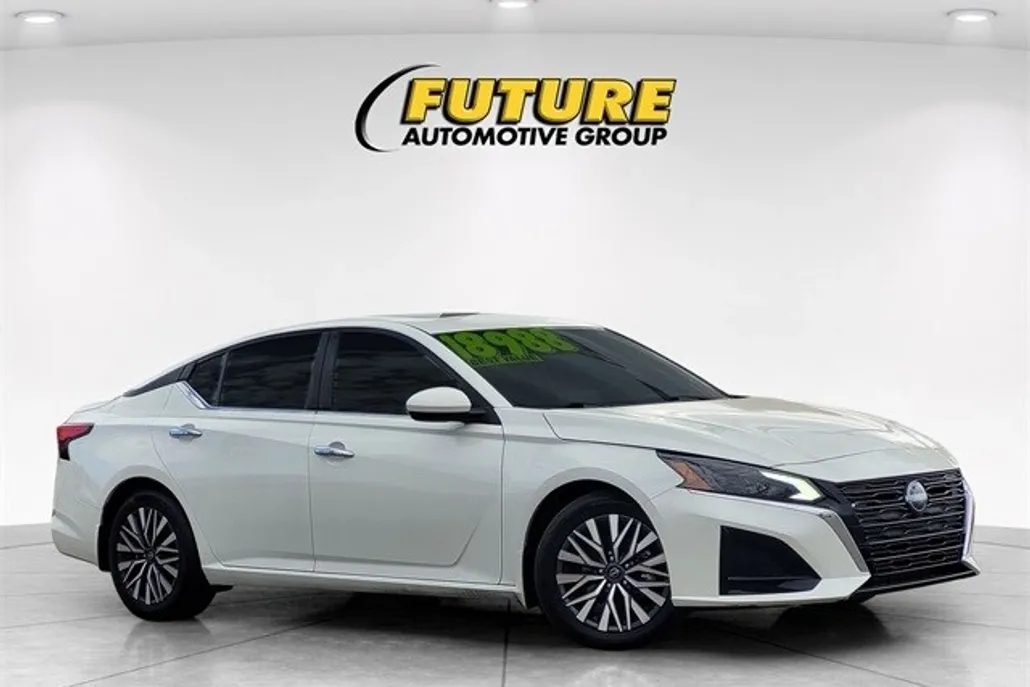 2023 Nissan Altima 2.5 SV photo 1
