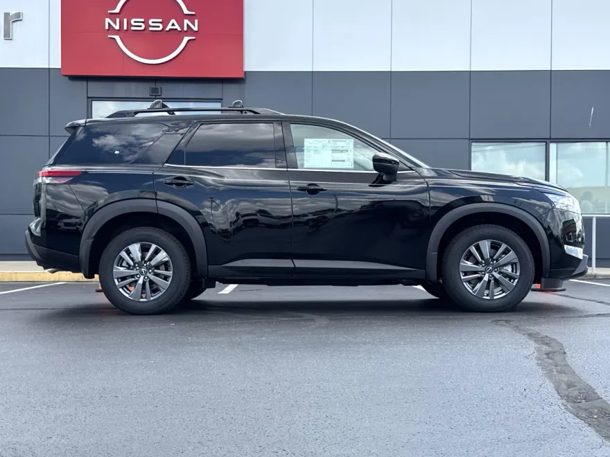 2025 Nissan Pathfinder SV photo 1