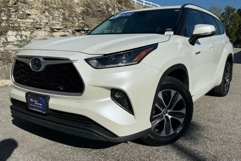 2021 Toyota Highlander Hybrid XLE photo 1