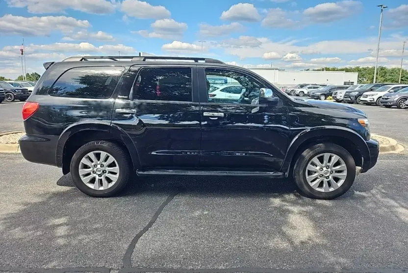 2017 Toyota Sequoia Platinum photo 1