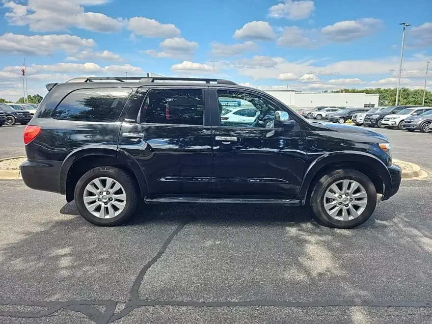 2017 Toyota Sequoia Platinum photo 1