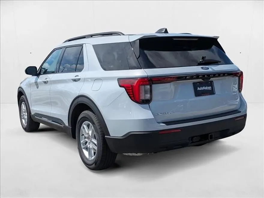 2025 Ford Explorer photo 1