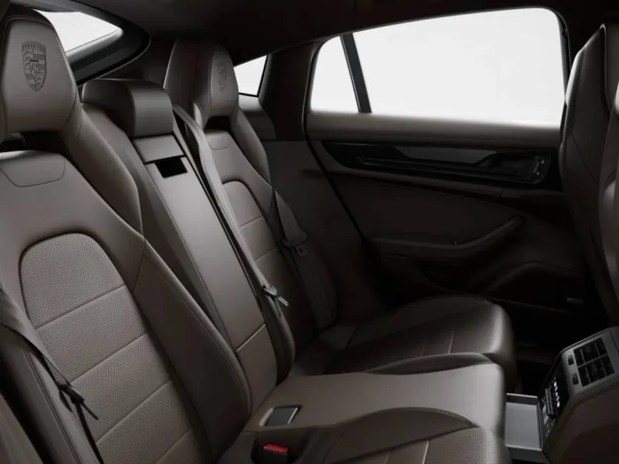 2025 Porsche Panamera 4 photo 1