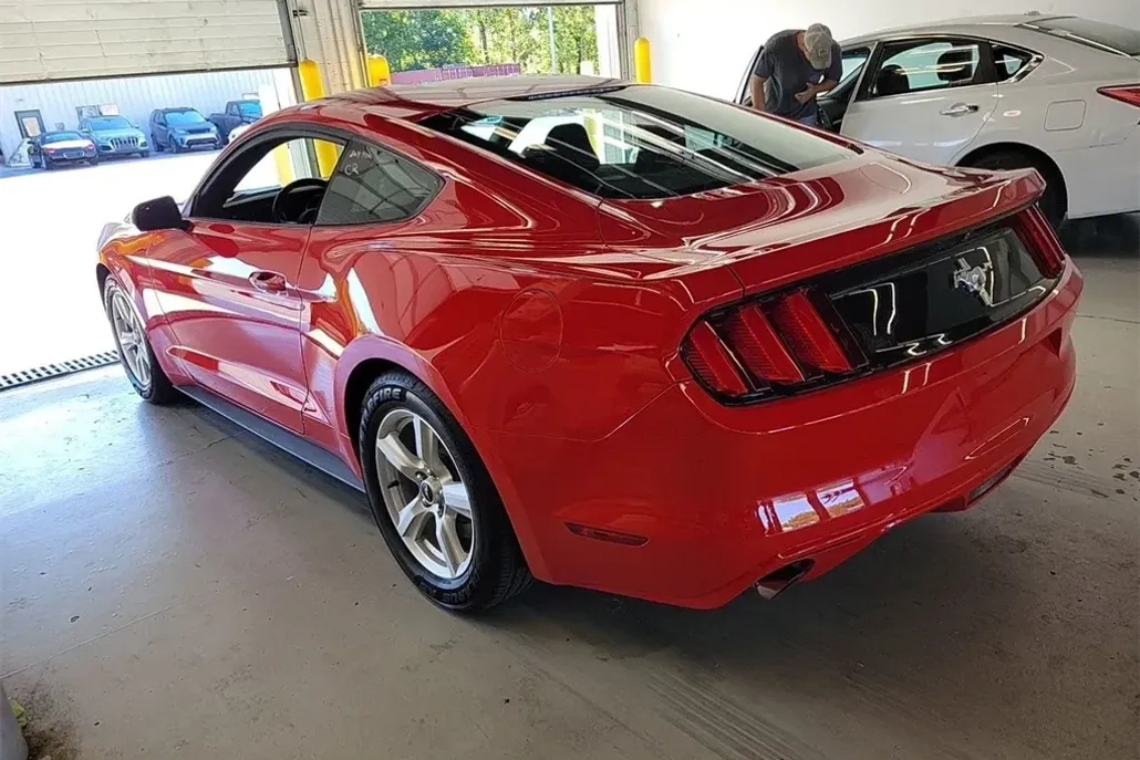 2017 Ford Mustang V6 photo 1