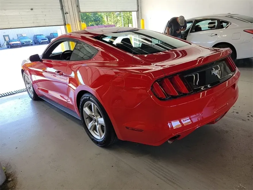 2017 Ford Mustang V6 photo 1