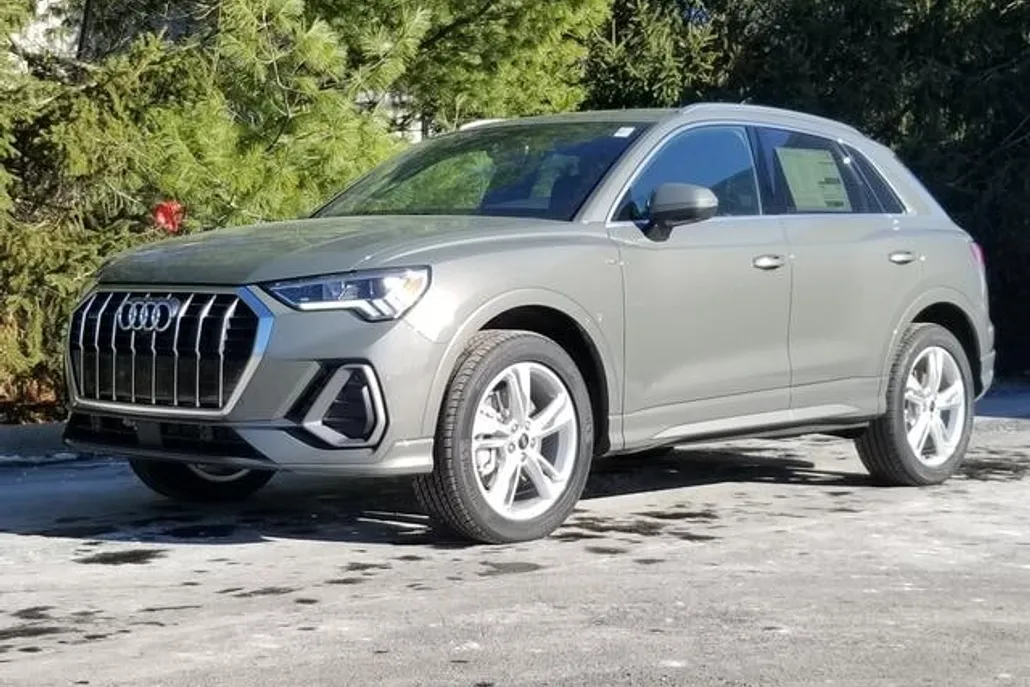 2024 Audi Q3 45 TFSI S line Premium Plus photo 1