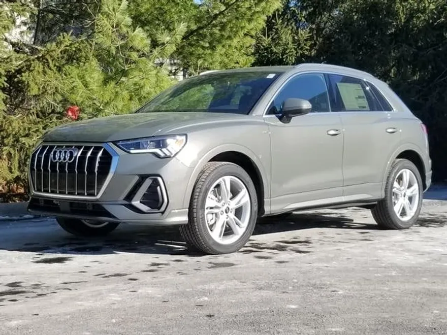 2024 Audi Q3 45 TFSI S line Premium Plus photo 1