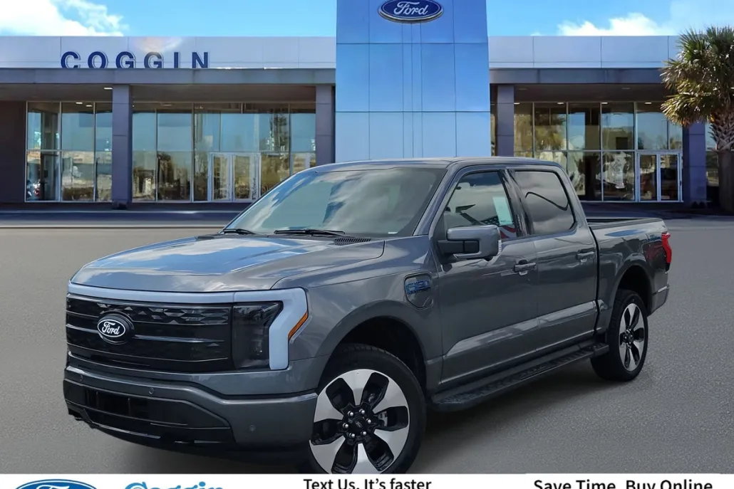 2025 Ford F-150 Lightning Platinum photo 1
