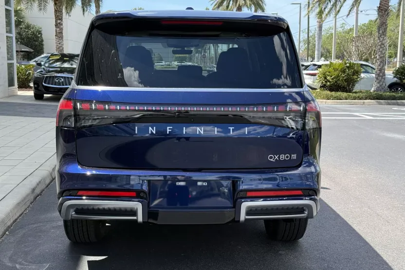 2025 Infiniti QX80 Luxe photo 1