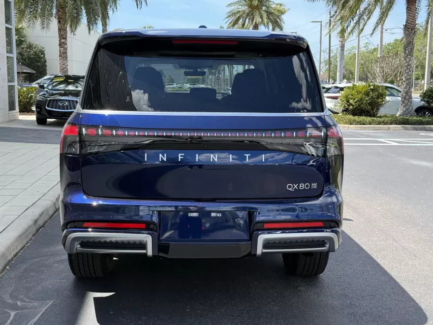 2025 Infiniti QX80 Luxe photo 1