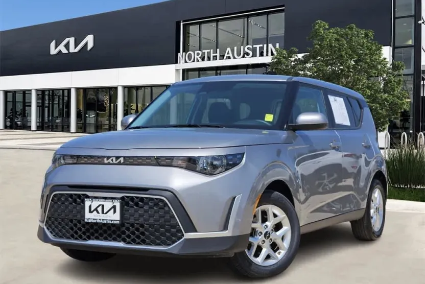 2024 Kia Soul LX photo 1