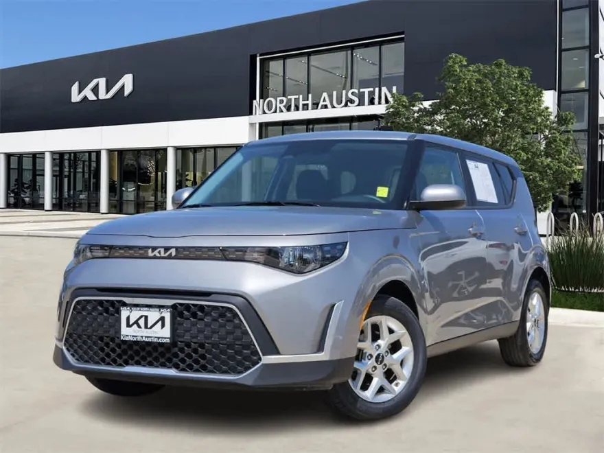 2024 Kia Soul LX photo 1