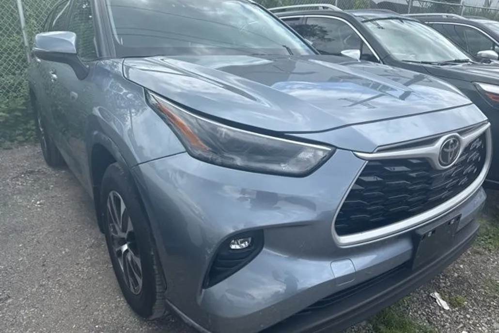 2021 Toyota Highlander XLE photo 1