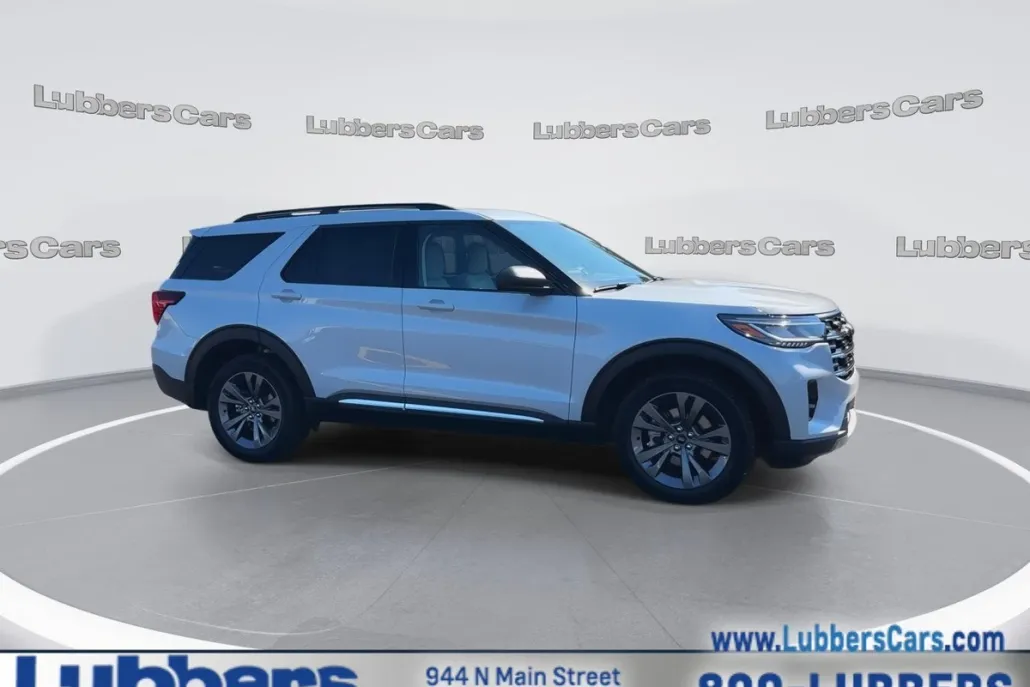 2025 Ford Explorer photo 1