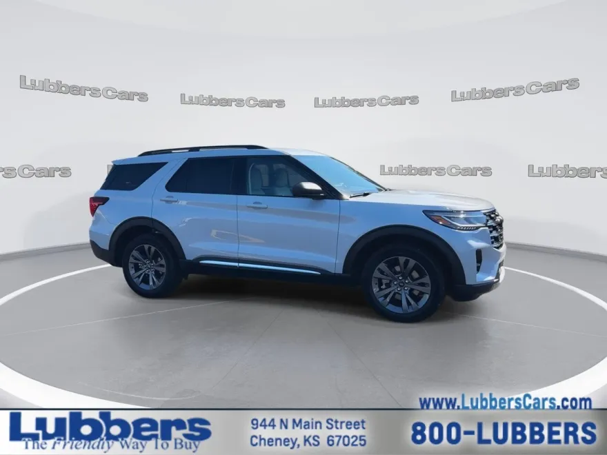 2025 Ford Explorer photo 1