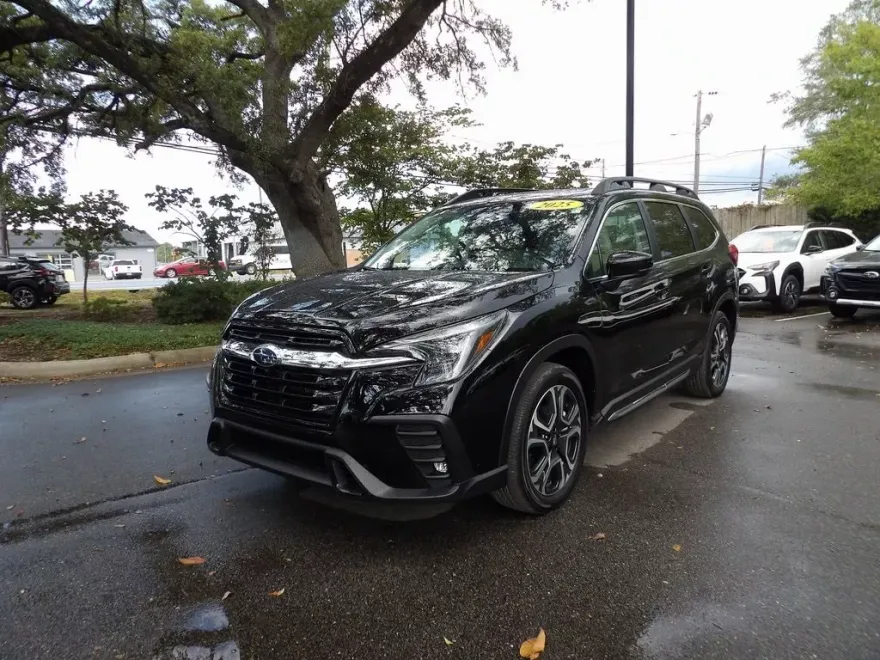 2025 Subaru Ascent Limited photo 1