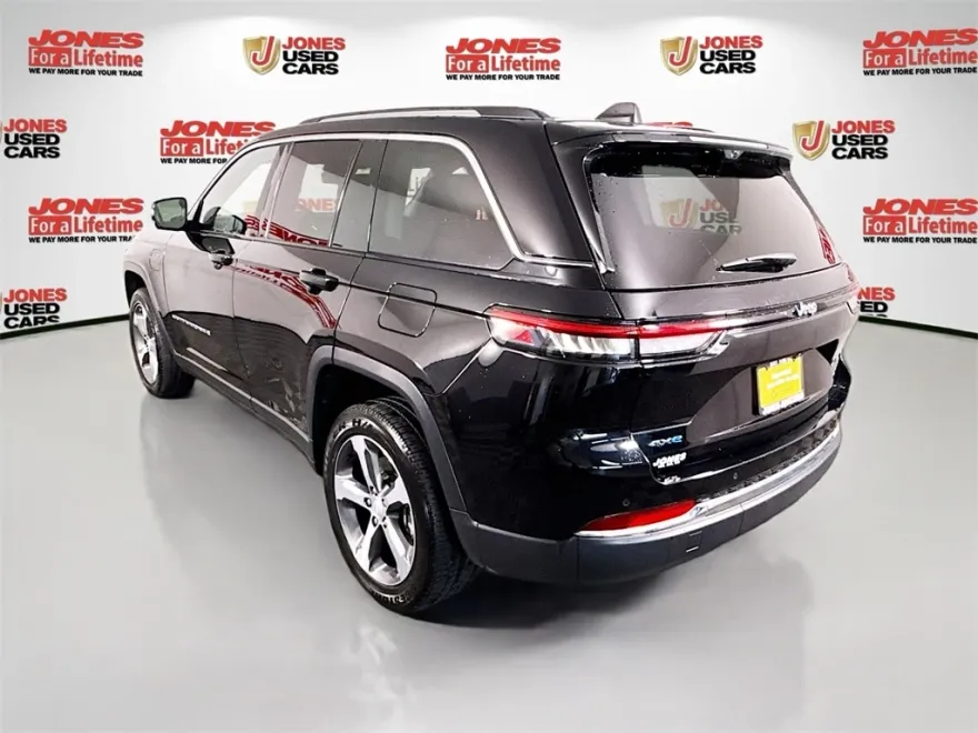 2023 Jeep Cherokee 4xe photo 1